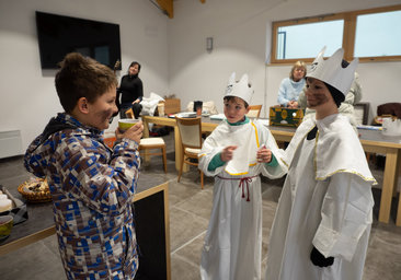 Tři králové na mnoha místech pomáhají i stmelují