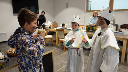 Tři králové na mnoha místech pomáhají i stmelují